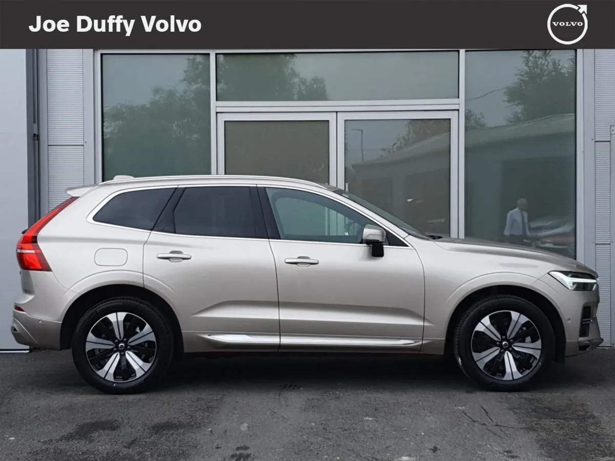 Volvo XC60 T6 AWD PHEV Plus Bright - Image 5