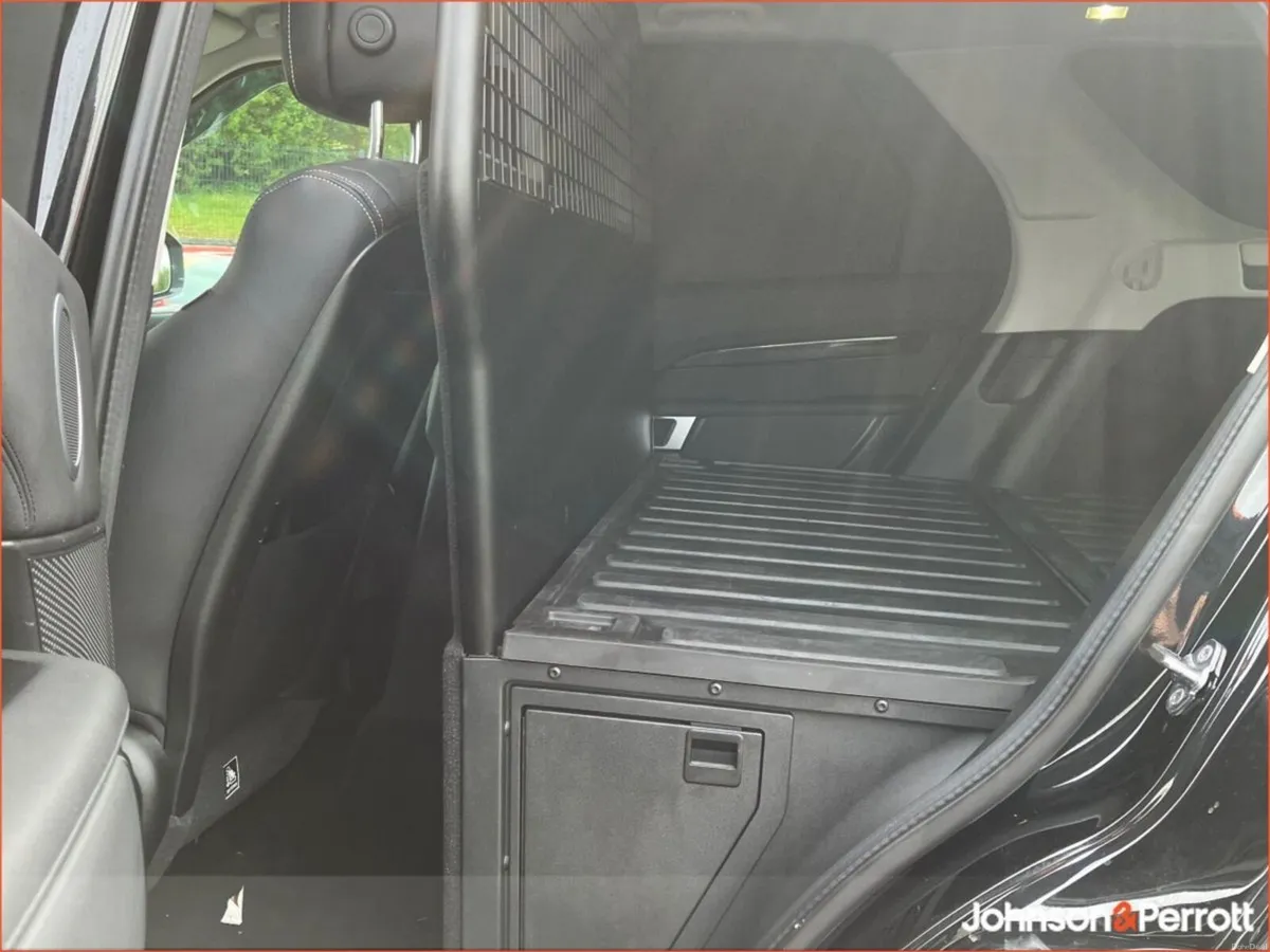 Land Rover Discovery DISCOVERY 3.0 SD6 SE COMMERCI - Image 5