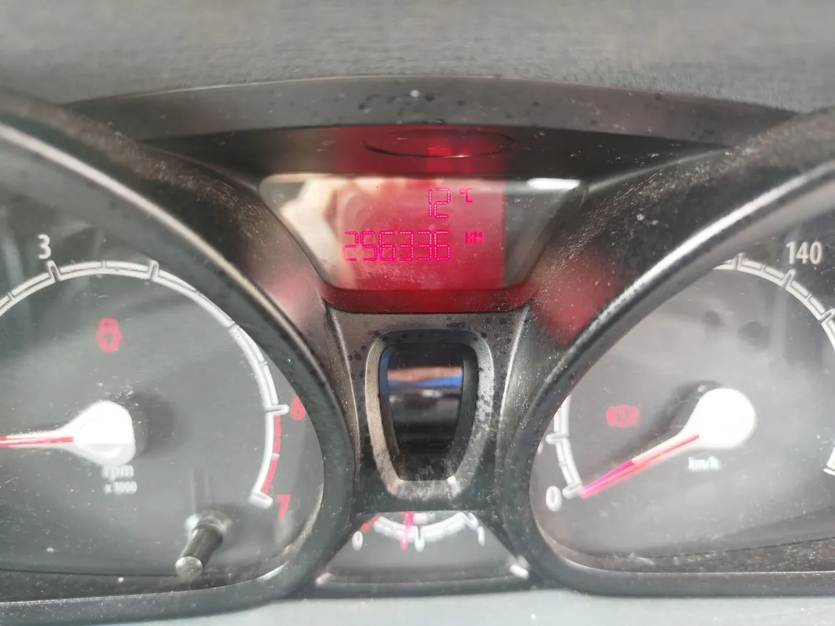 Ford Fiesta 2011 - Image 4