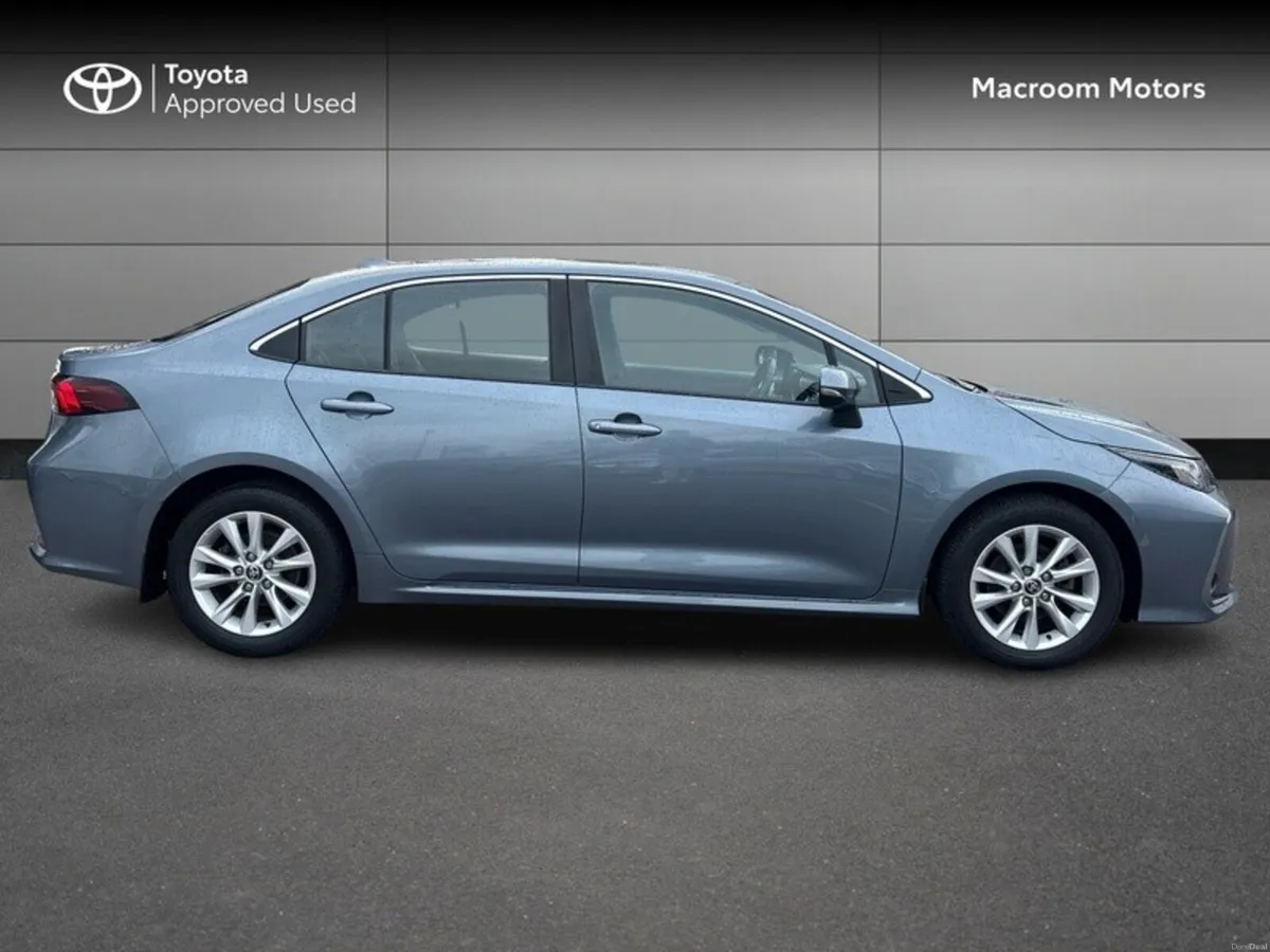 Toyota Corolla EASTER SALE!! LUNA 4DR SALOON AUTO - Image 3