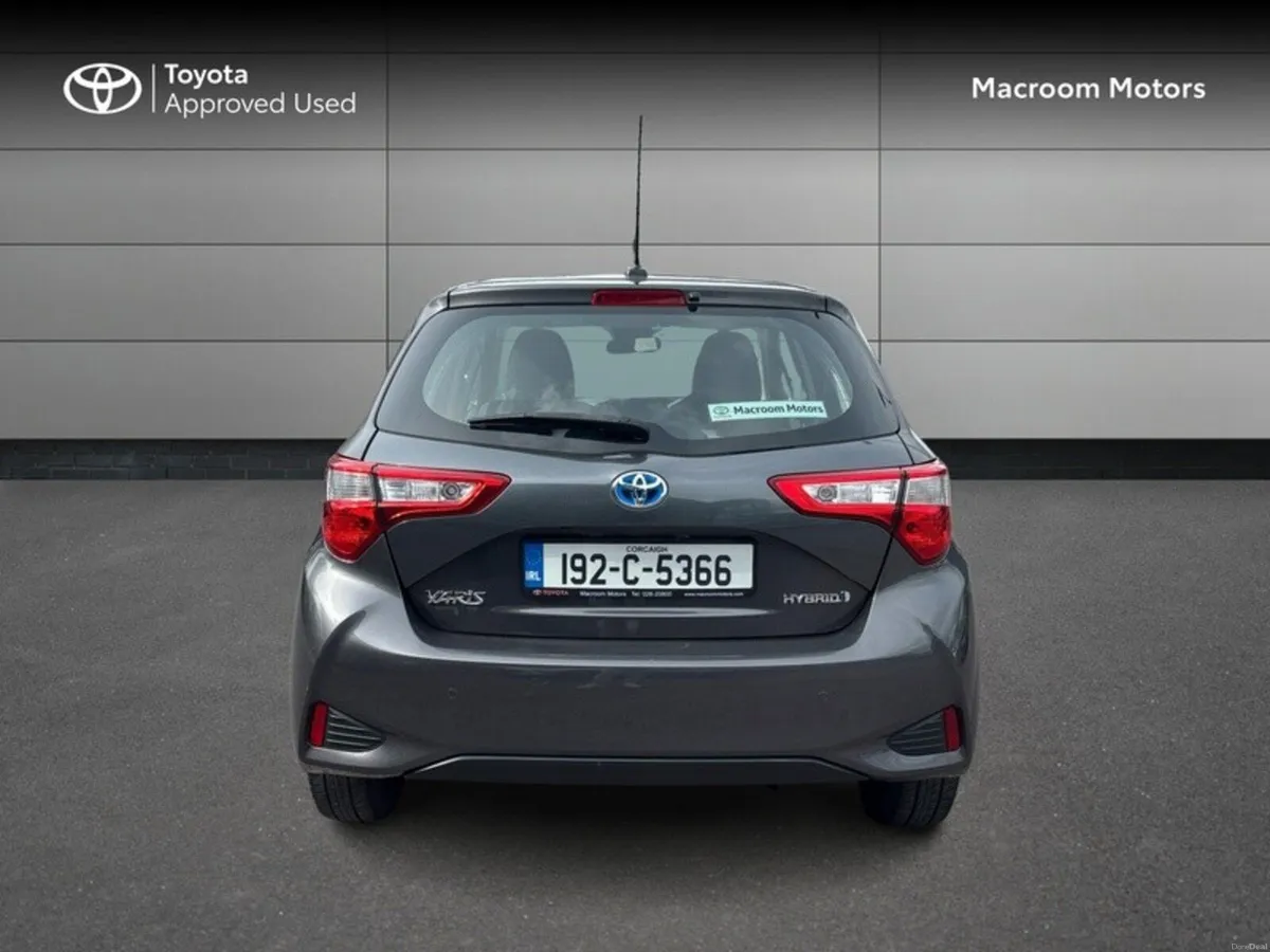 Toyota Yaris Yaris Hybrid - Image 4