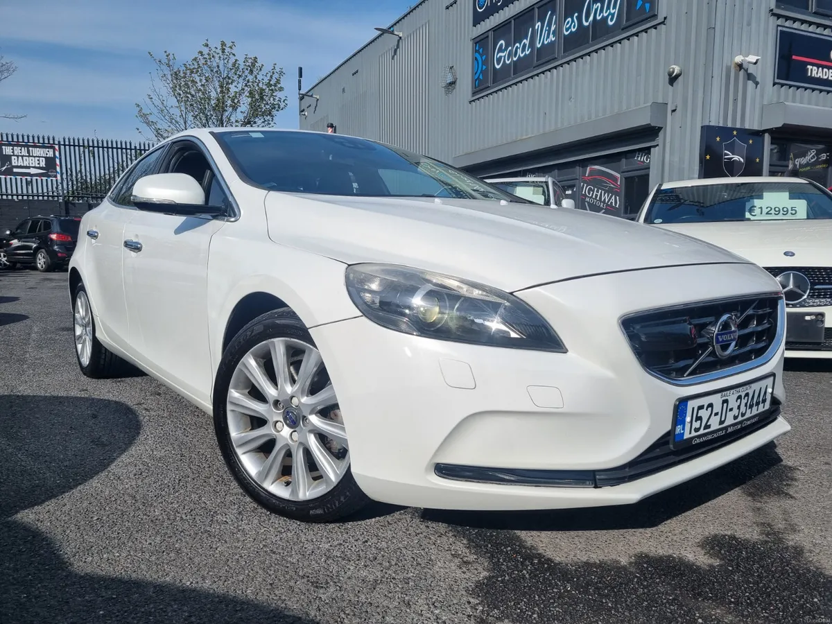 Volvo V40 2015 - Image 1