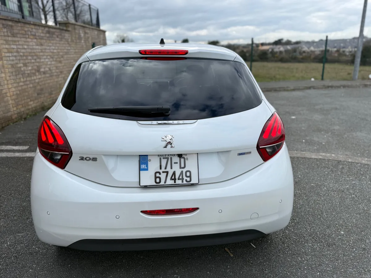 171 Peugeot 208 1.2 Petrol Automatic Low Mileage - Image 3