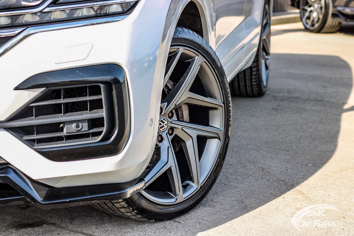 2018 VOLKSWAGEN TOURAG R-LINE 286BHP - Image 2