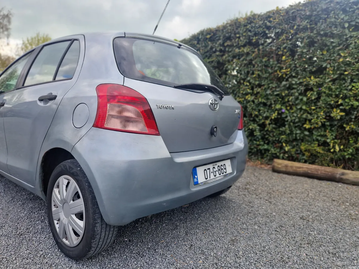 Toyota Yaris 1.0 TERRA 2007 - Image 2