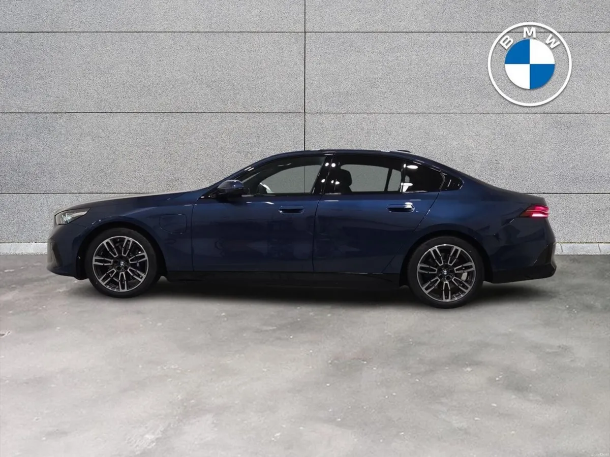 BMW 5-Series 530e M Sport Saloon - Image 4