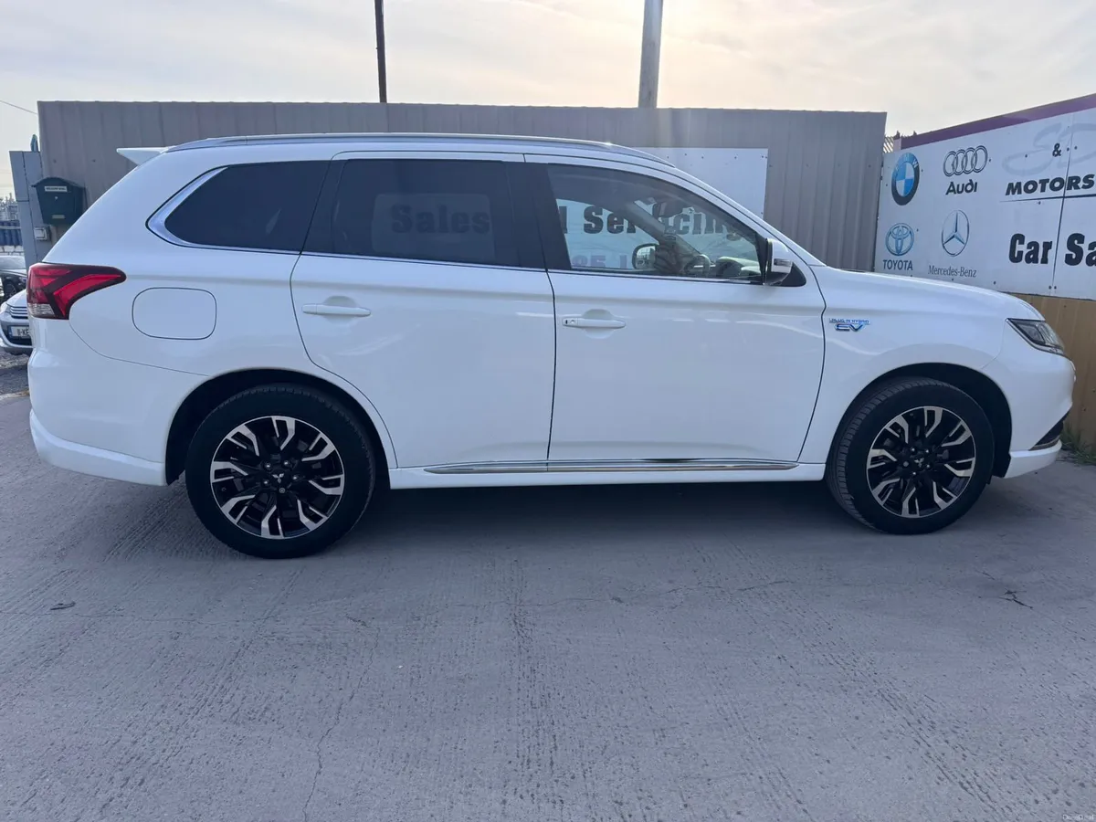 172 Mitsubishi Outlander PHEV 2.0L MIVEC High Spec - Image 3