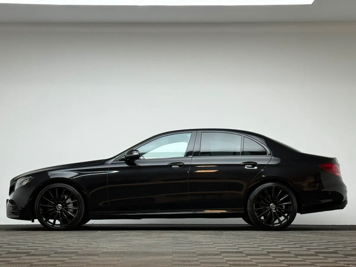 Mercedes-Benz E-Class E220D AMG LINE - Image 4