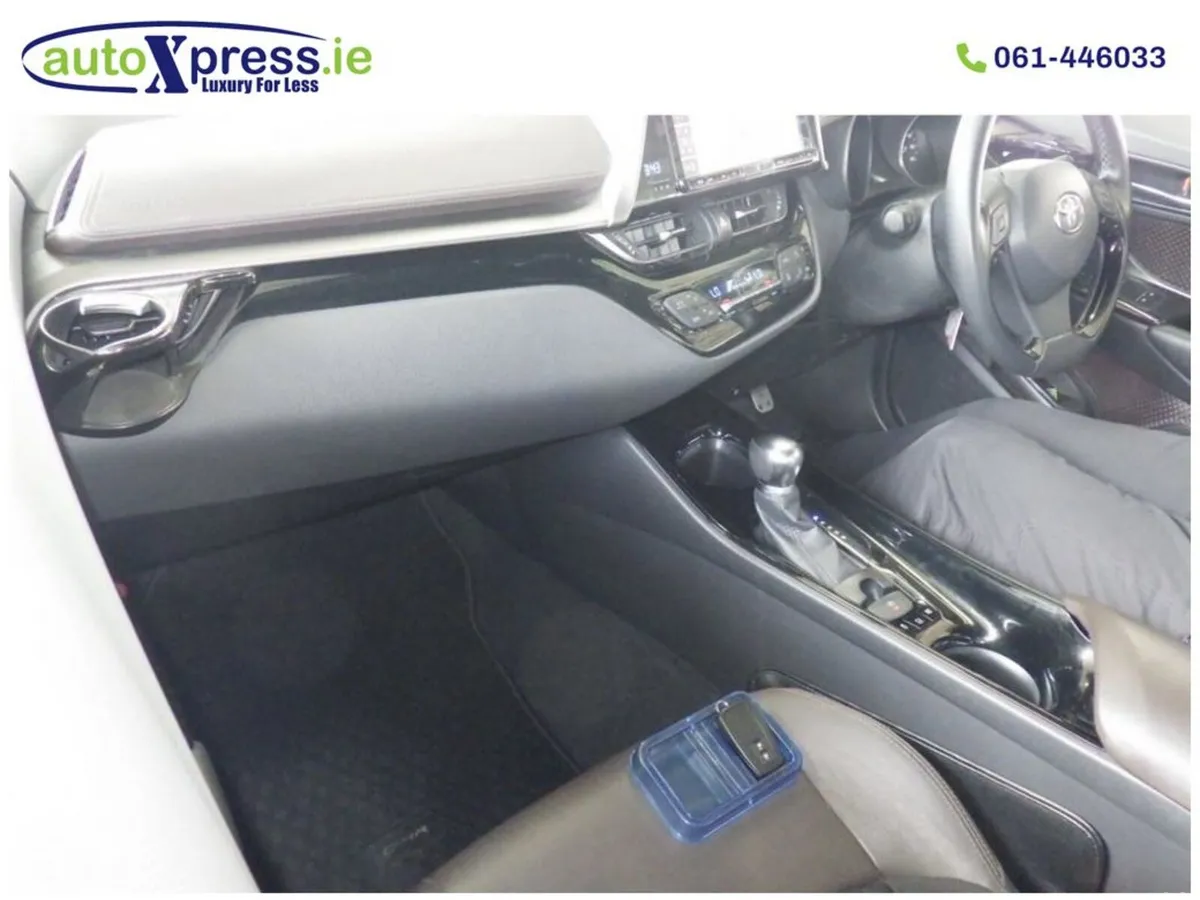 Toyota C-HR 1.8 Hybrid G-Model, Reversing camera - Image 2