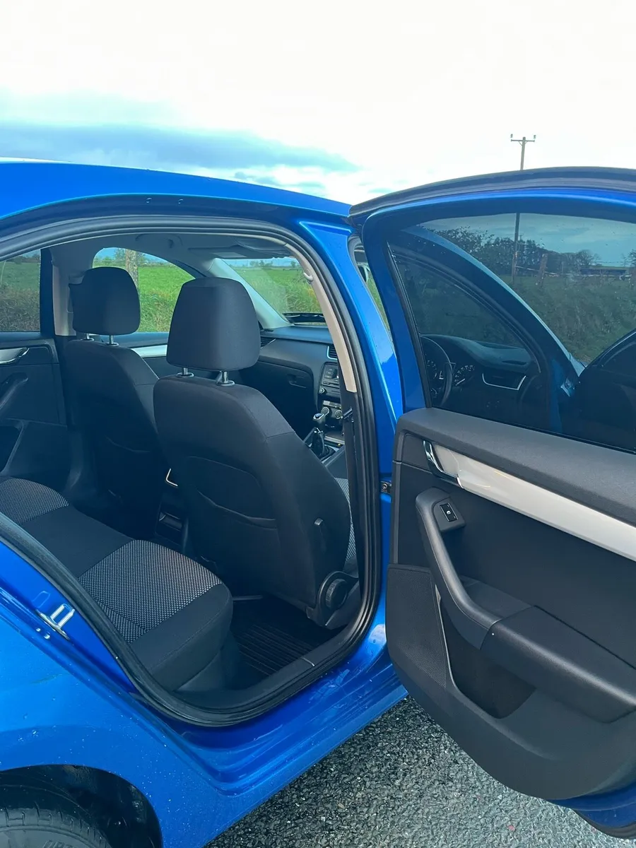 Blue Skoda Octavia - Image 5