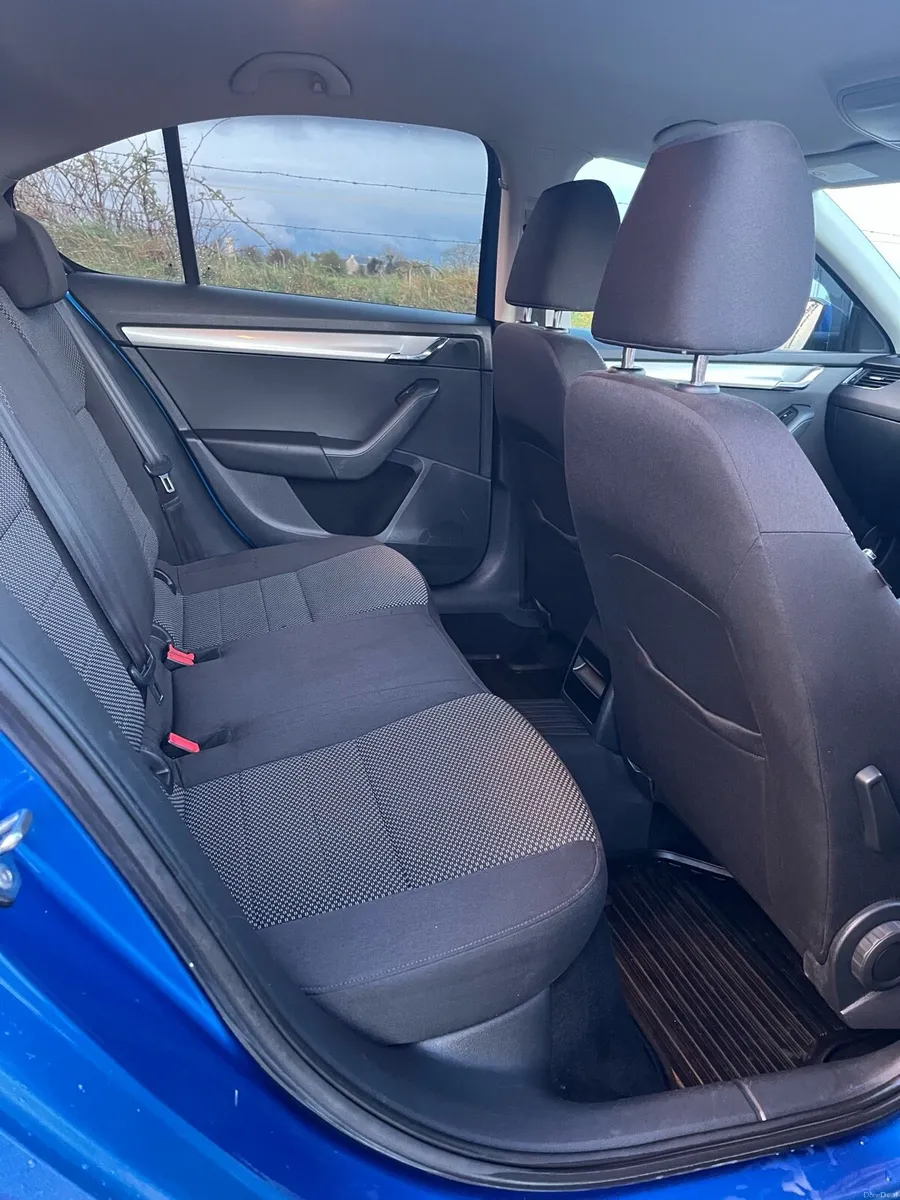 Blue Skoda Octavia - Image 6