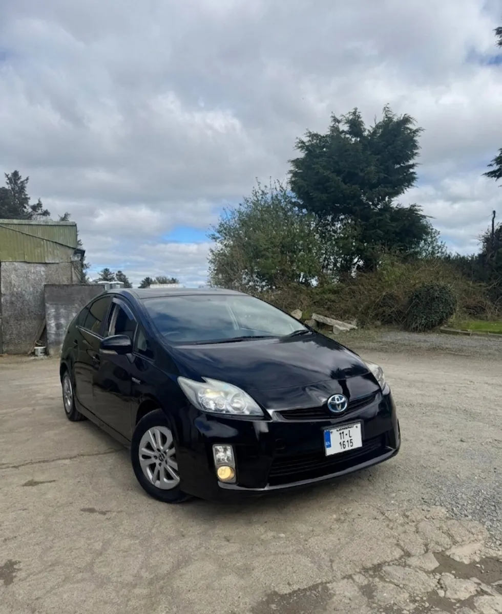 Toyota Prius 2011 Gen 3 NCT and tax 6500€ - Image 2