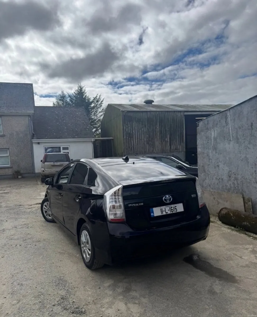 Toyota Prius 2011 Gen 3 NCT and tax 6500€ - Image 4