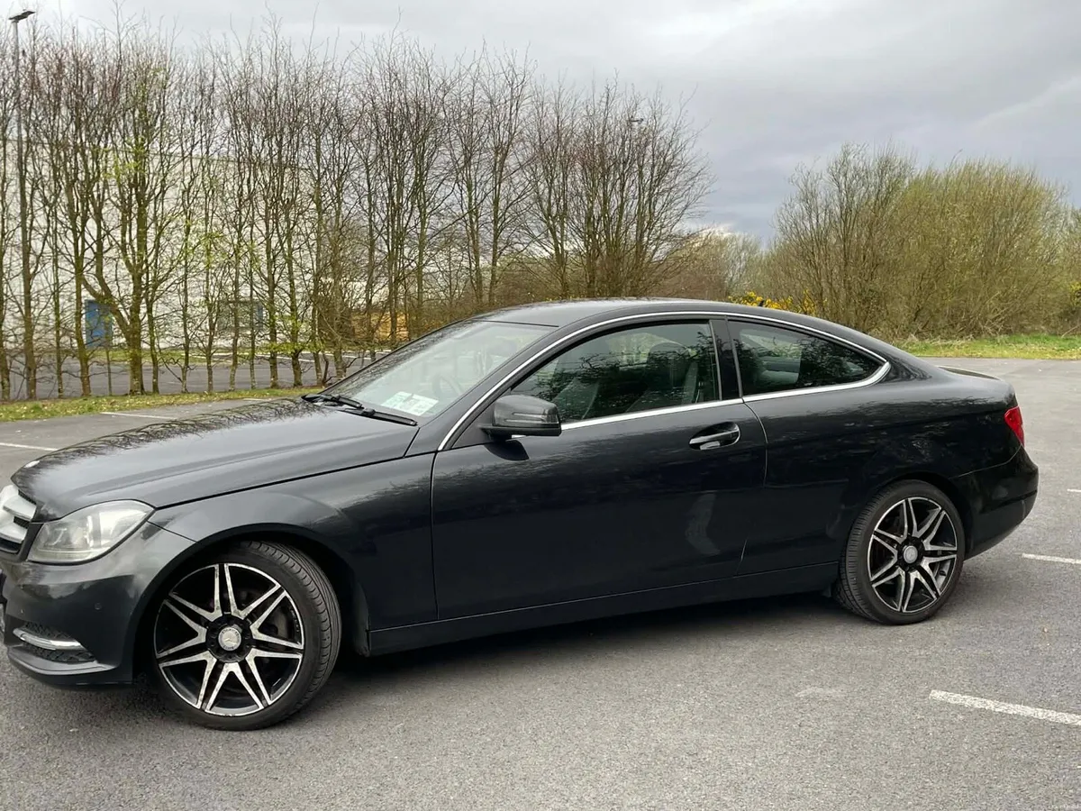 Mercedes- Benz - Image 2