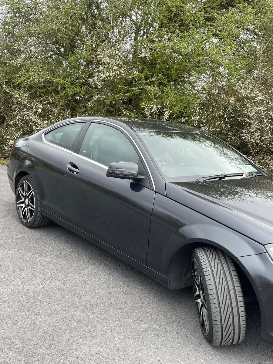 Mercedes- Benz - Image 3