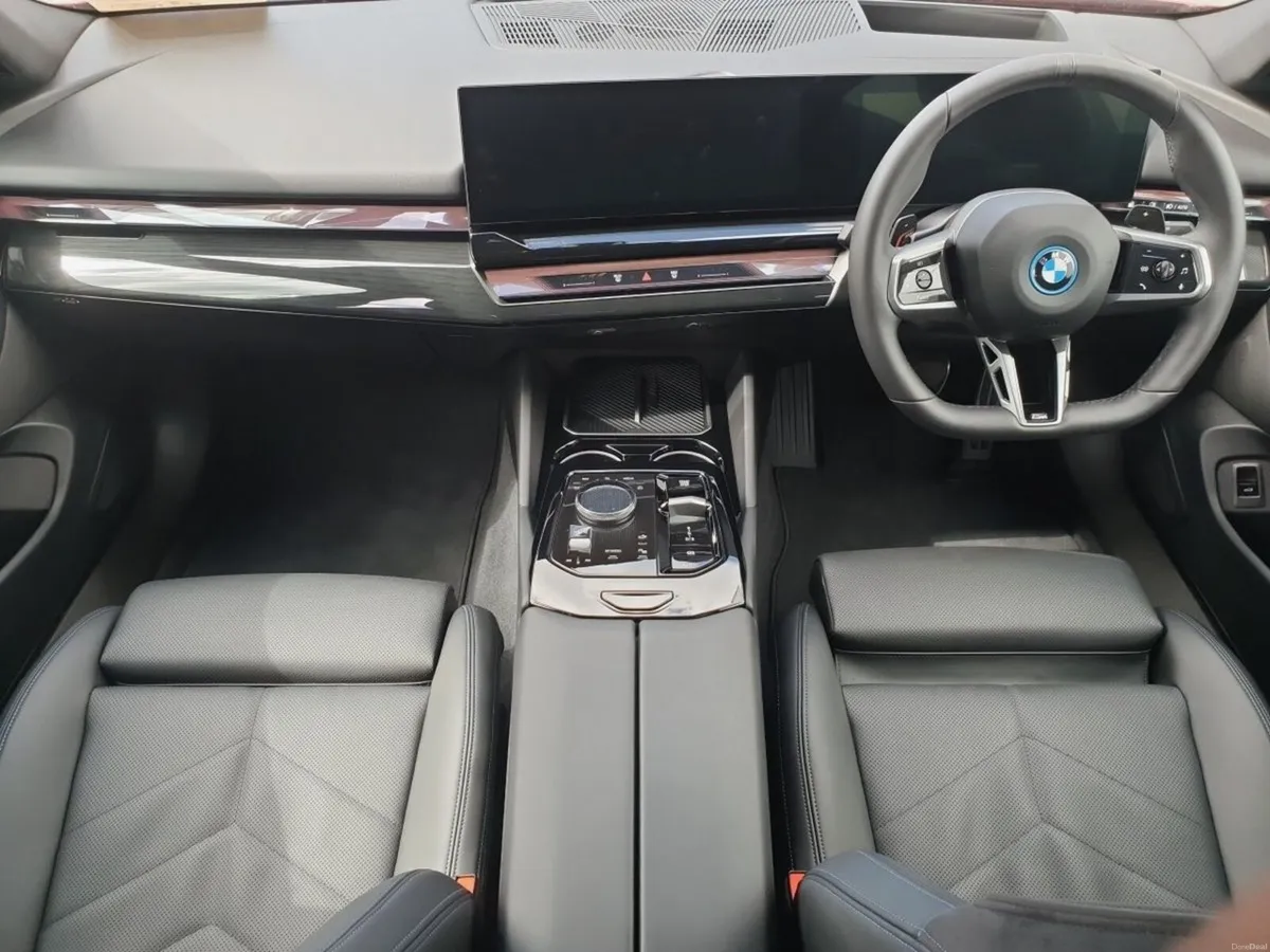 BMW 5-Series 530e M Sport Saloon - Image 4