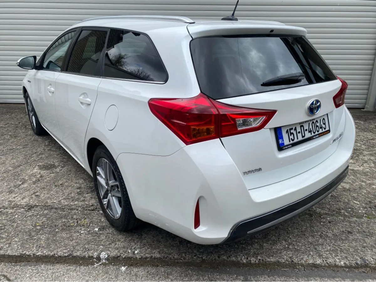 Toyota Auris ICON PLUS VVT-I HYBRID @ Waltons Gara - Image 3