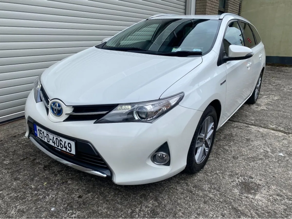 Toyota Auris ICON PLUS VVT-I HYBRID @ Waltons Gara - Image 2