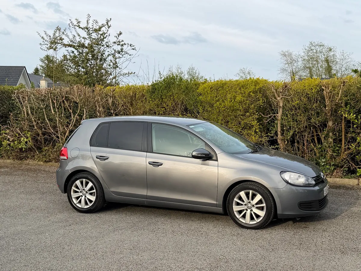 VW GOLF AUTOMATIC Diesel - Image 2