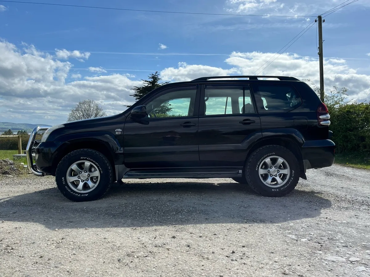 08 MANUAL 8 Seater Land Cruiser - Image 3