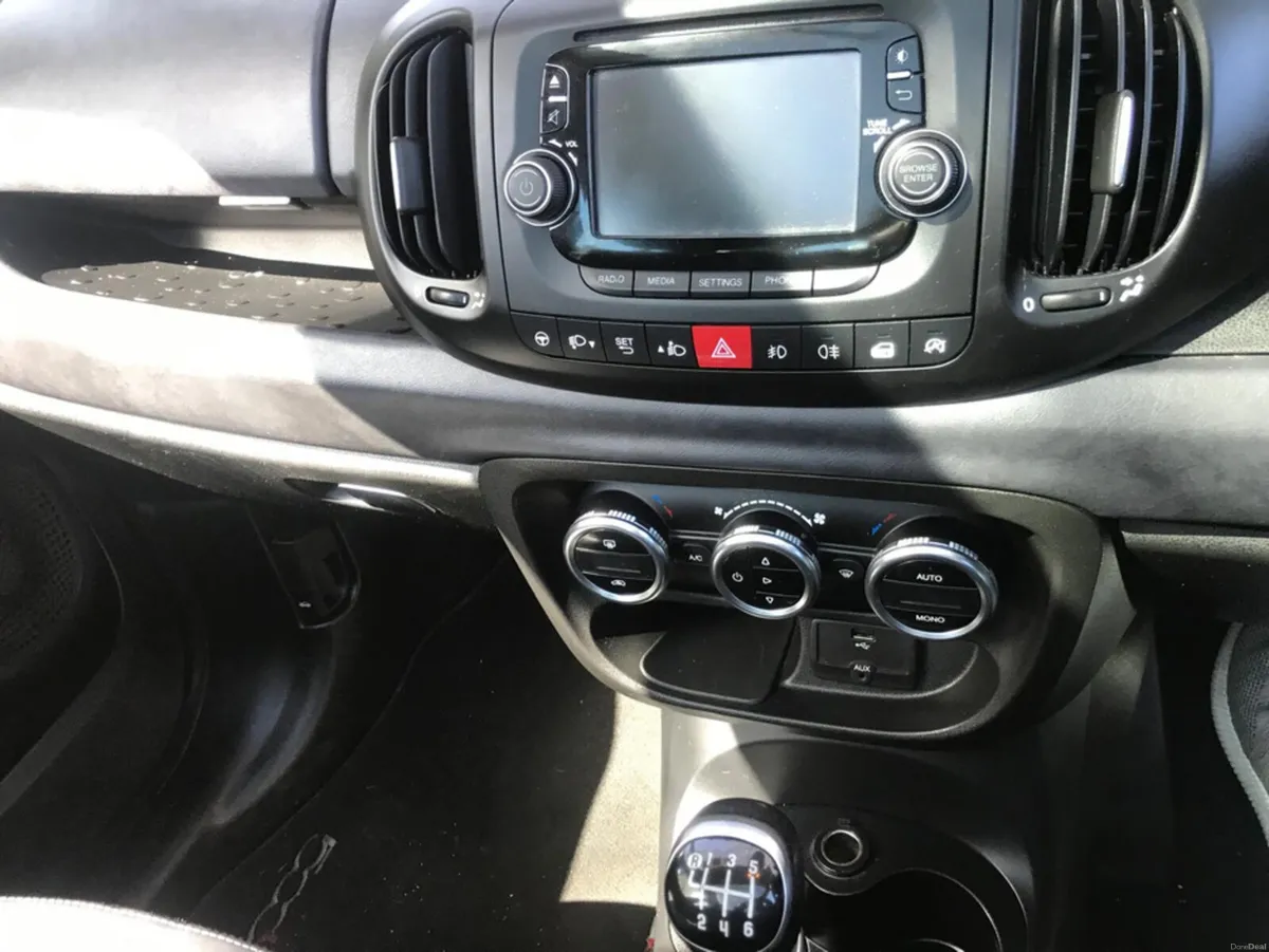 Fiat 500L 1.6 MULTIJET LOUNGE 105BHP 5DR - Image 6