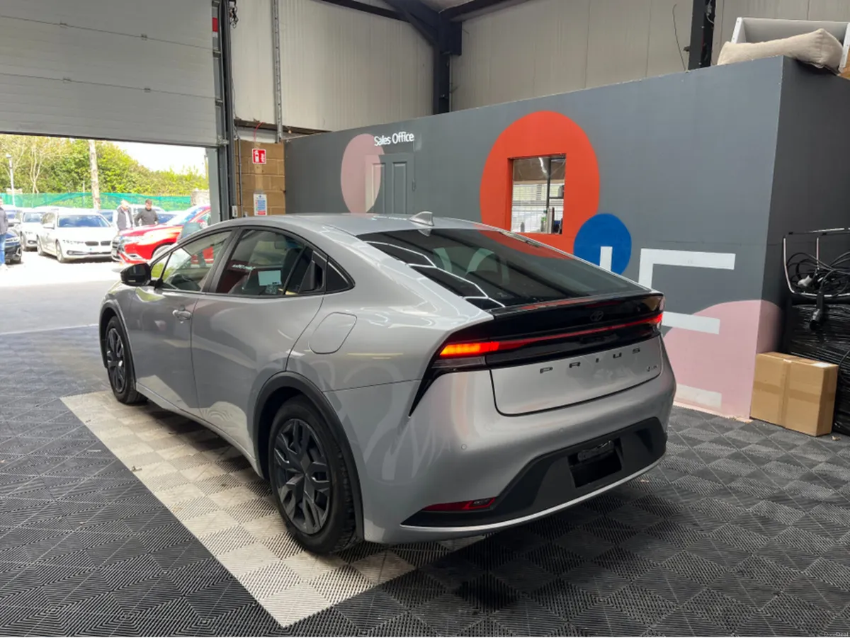 Toyota Prius 2025 TOYOTA PRIUS X 1.8 AUTOMATIC / C - Image 4