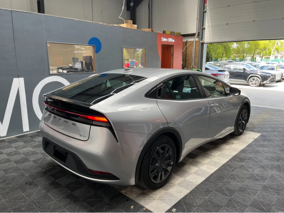 Toyota Prius 2025 TOYOTA PRIUS X 1.8 AUTOMATIC / C - Image 2