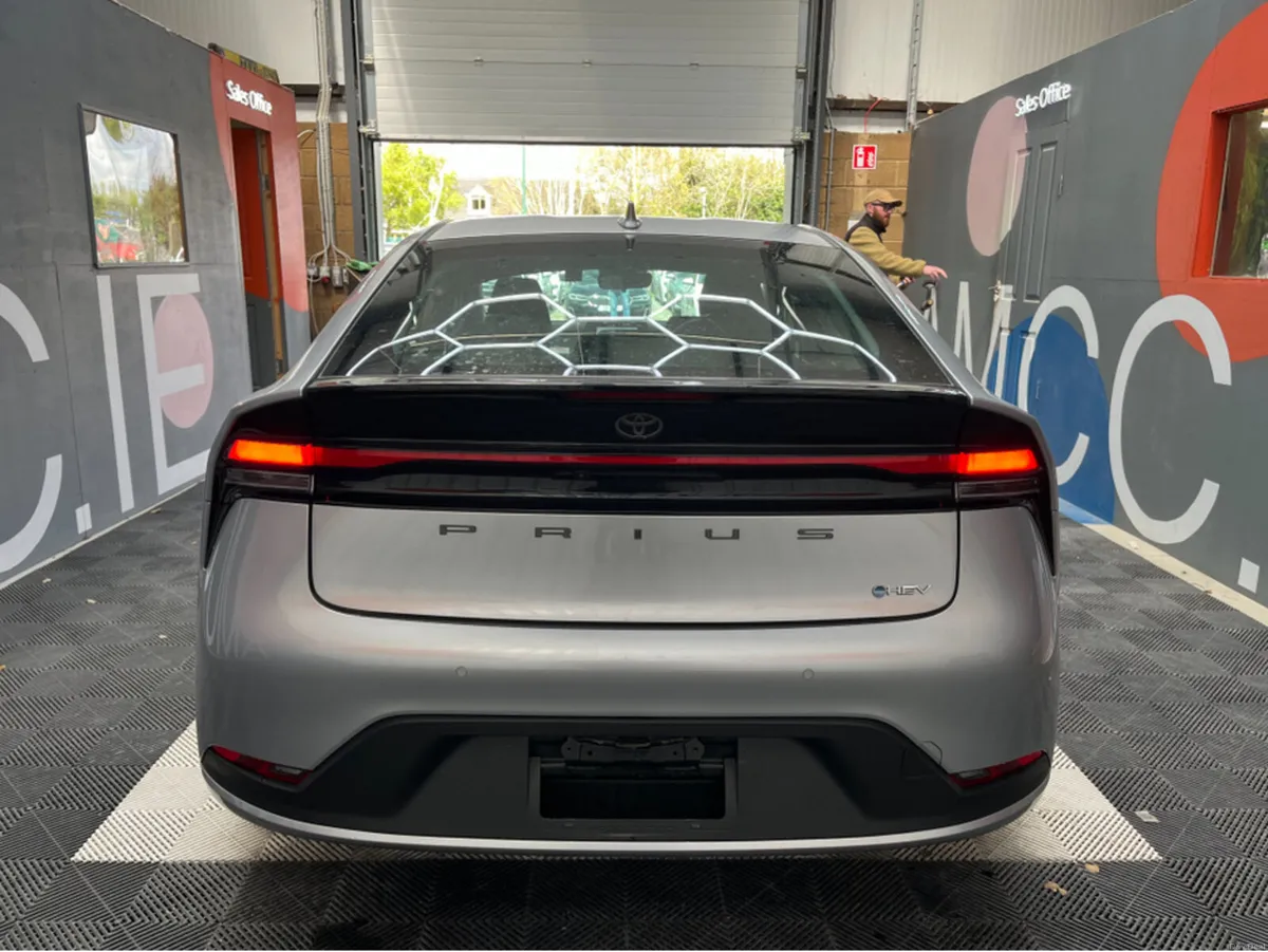 Toyota Prius 2025 TOYOTA PRIUS X 1.8 AUTOMATIC / C - Image 3