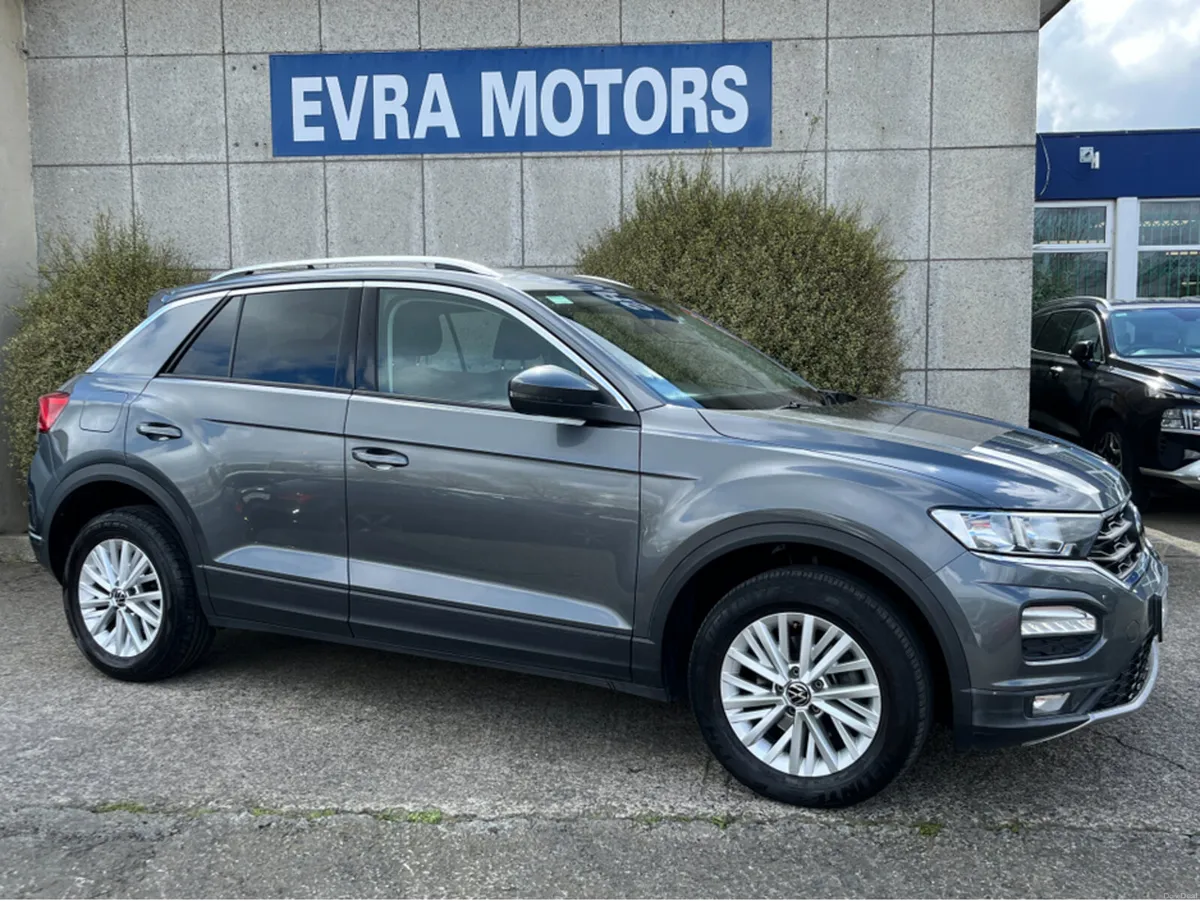 Volkswagen T-Roc DESIGN 1.0 TSI MANUAL PETROL //RE - Image 3