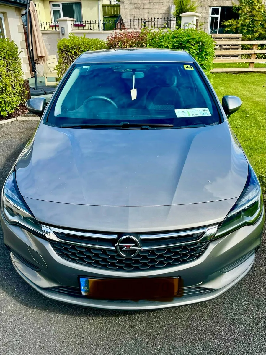 2017 Opel Astra - Image 1