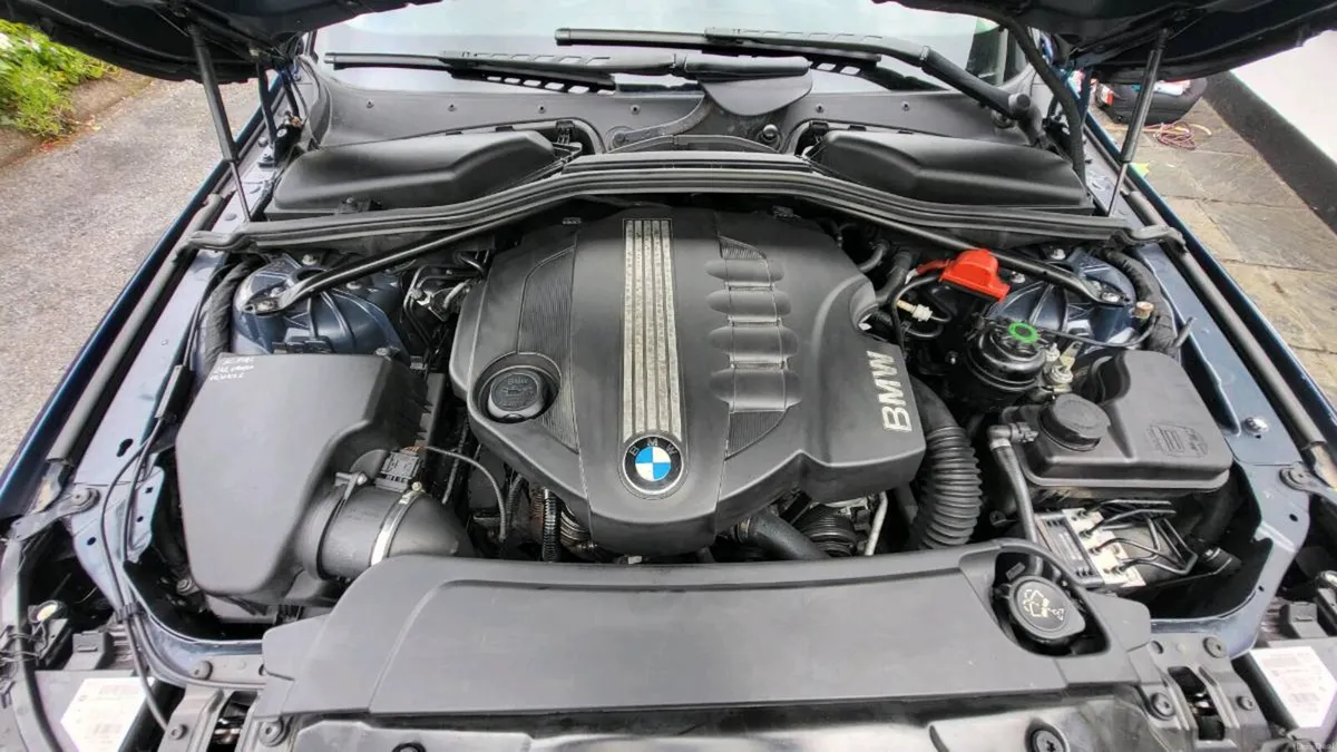 BMW 520D TOURING - Image 2