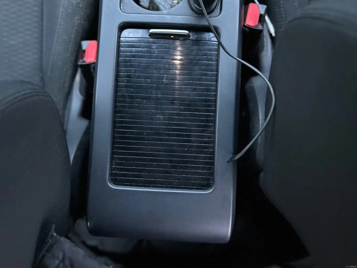 Land Rover Discovery Sport 2016 - Image 4