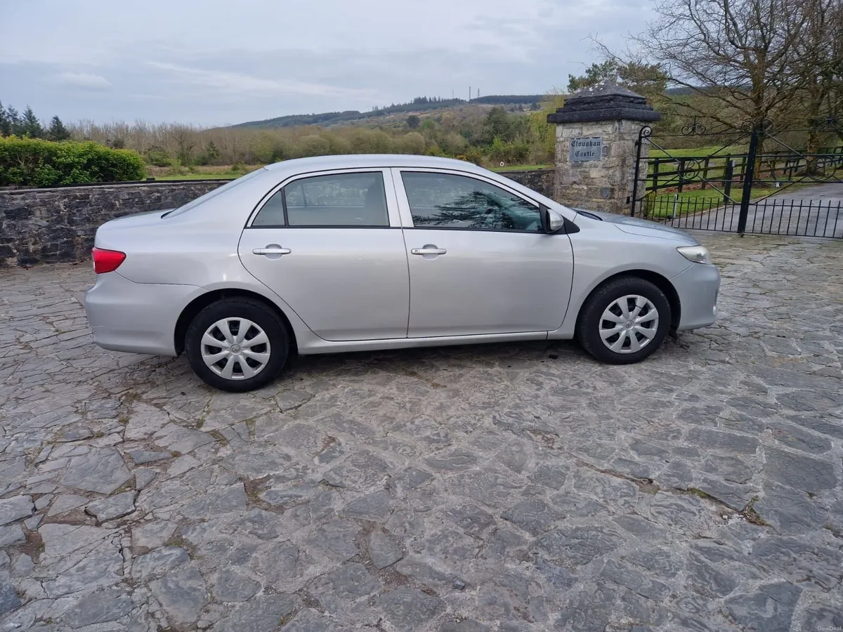 Toyota Corolla 2011 - Image 2