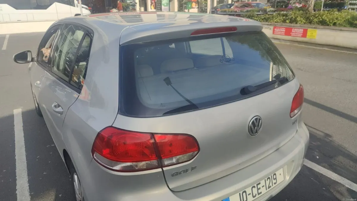 Volkswagen Golf 2010 - Image 2