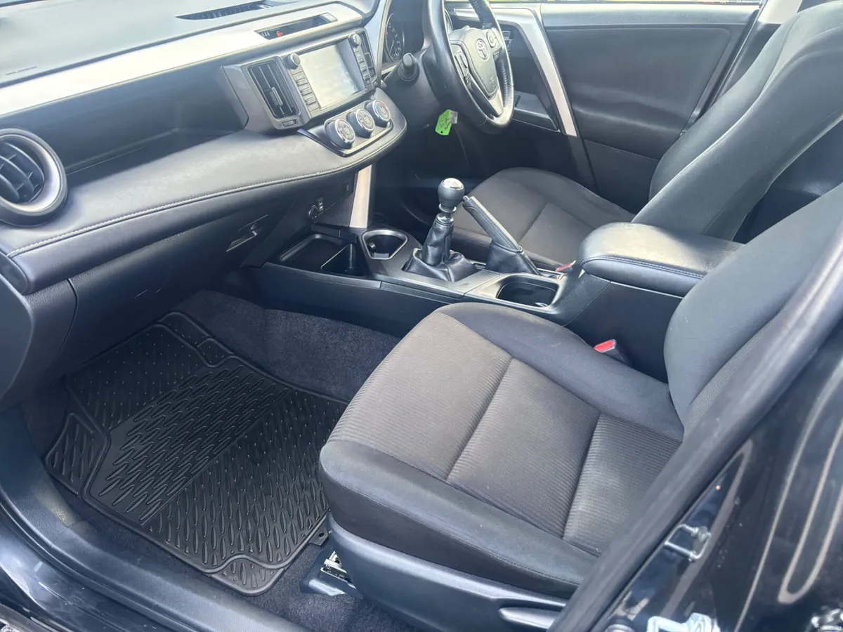 Toyota RAV4 2017 - Image 3