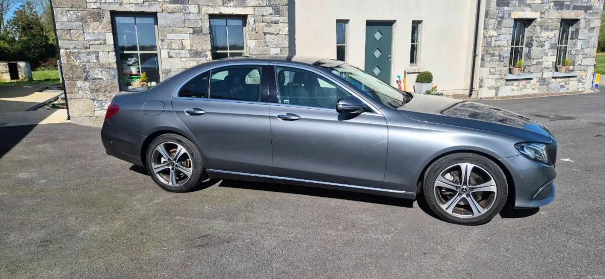 Mercedes-benz E220d - Image 4