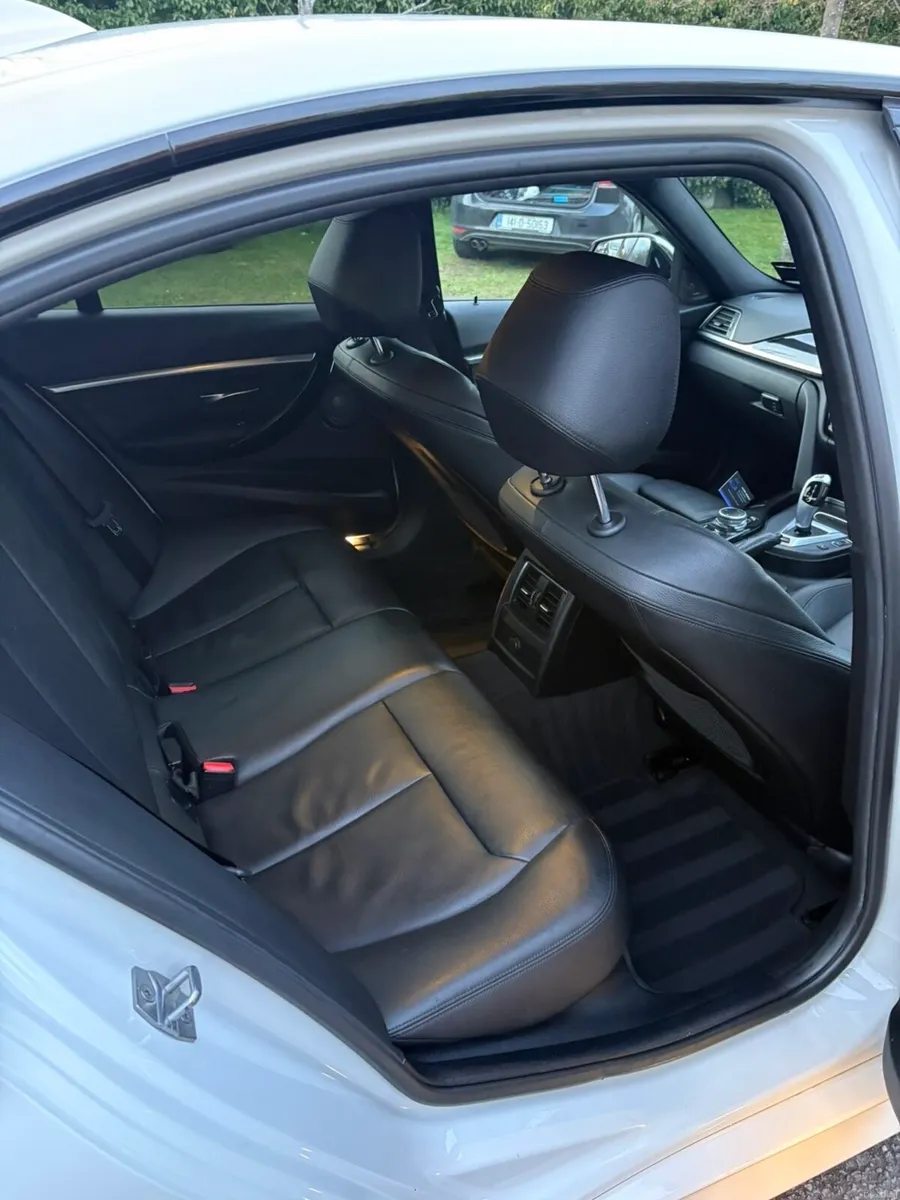 BMW 330e M-Sport Shadow Edition - Image 4