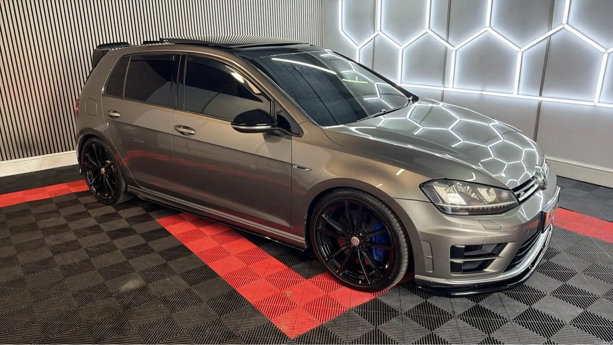 DSG Volkswagen Golf R panoramic roof - Image 1