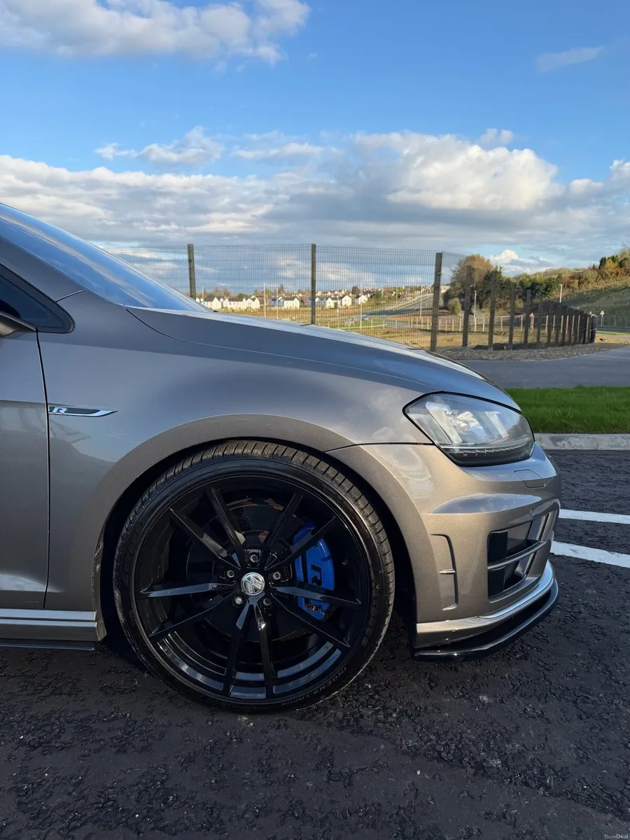 DSG Volkswagen Golf R panoramic roof - Image 4