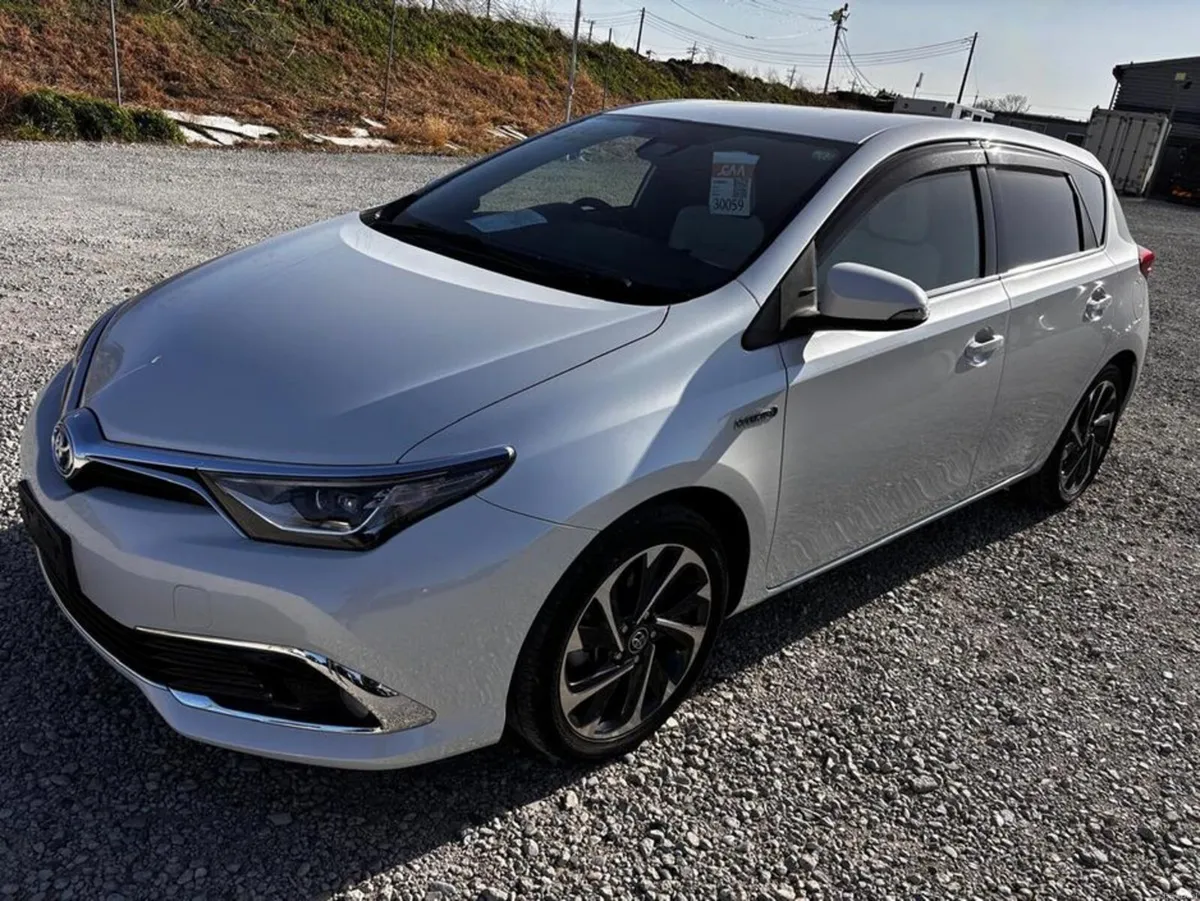 Toyota Auris G Package Leather seats - Image 2