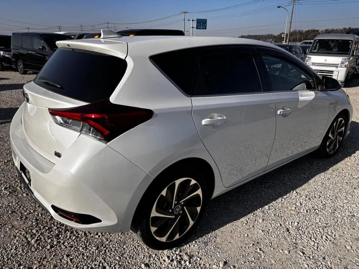 Toyota Auris G Package Leather seats - Image 4
