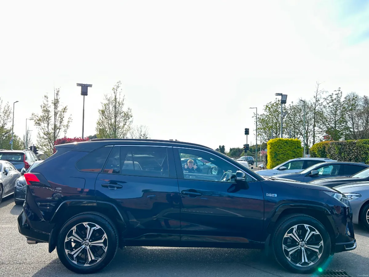 Toyota RAV4 RAV4 PLUG IN HYBRID SPORT *HIGH SPEC* - Image 4