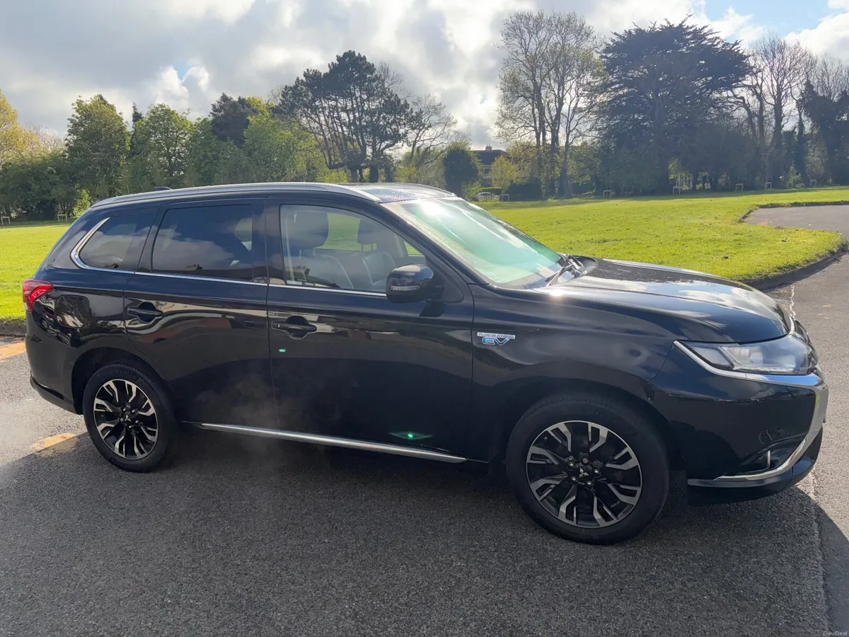 Mitsubishi Outlander 2018 NCT 12/26 - Image 2