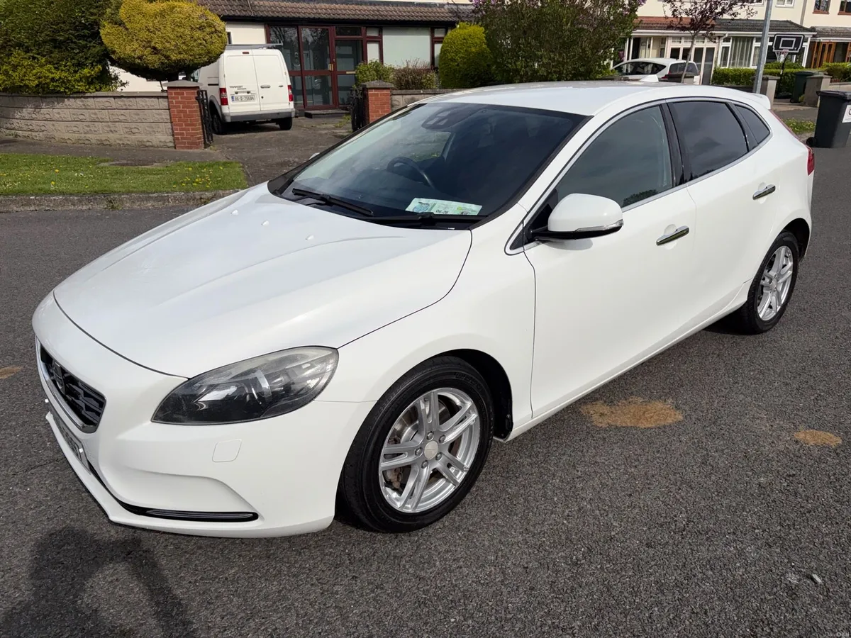 Volvo v40 T4 Auto Nct 02/27 - Image 2