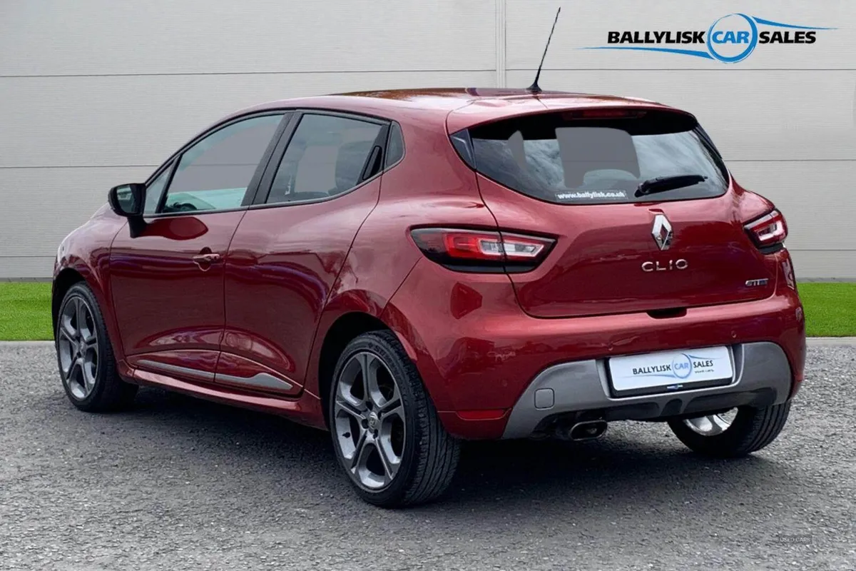 Renault Clio 0.9 TCe 90PS GT Line in Red with 57K - Image 2