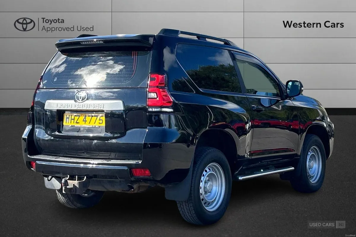 Toyota Land Cruiser 2.8D Utility 4WD SWB Euro 6 3d - Image 2