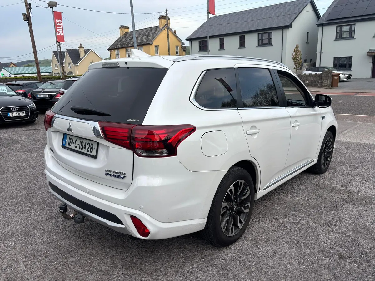 Mitsubishi Outlander 2016  PLUG IN HYBRID  AUTO - Image 3