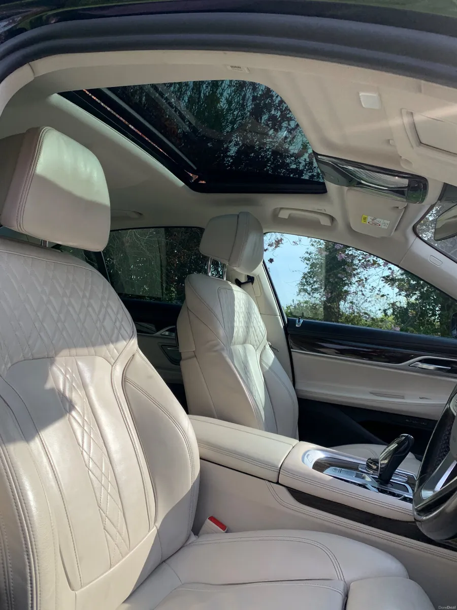 BMW 7-Series 2019 730d - Image 4