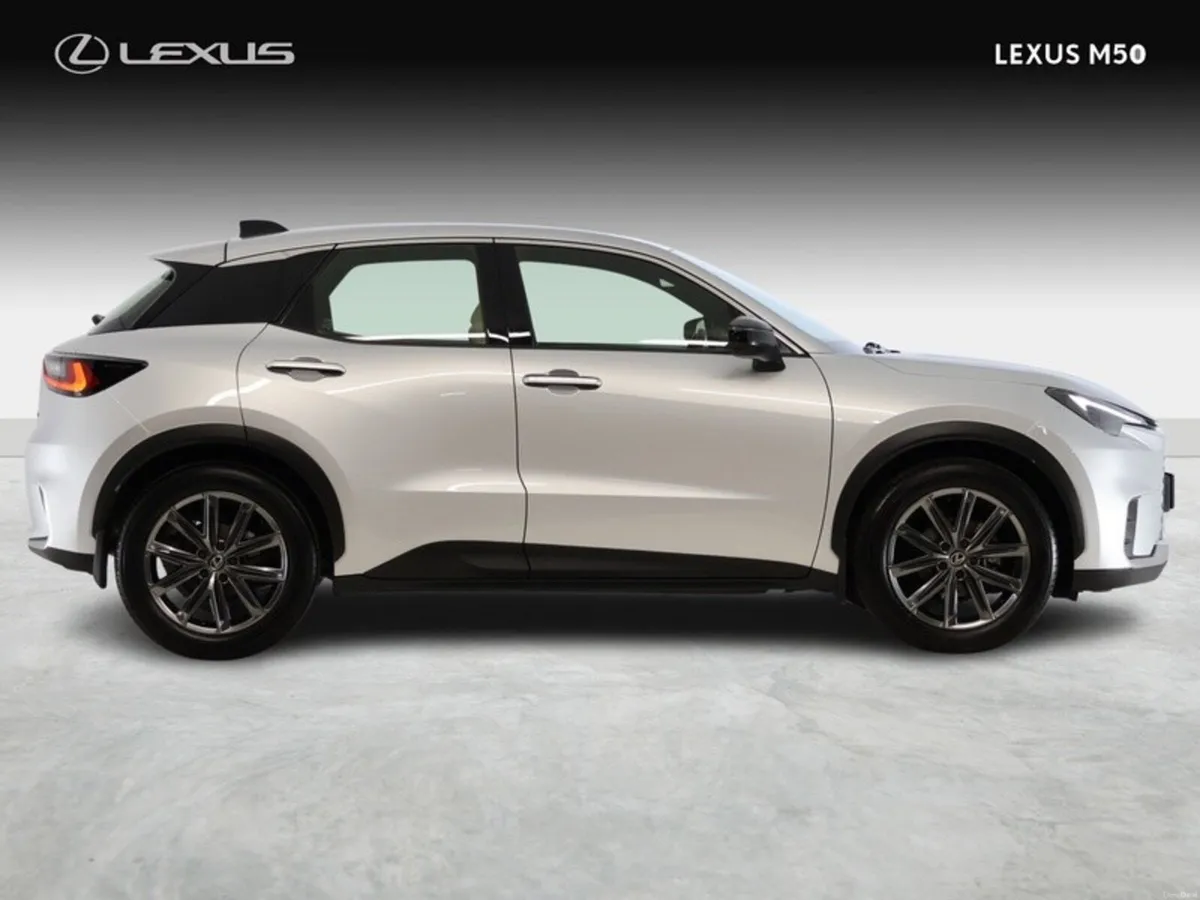 Lexus LBX Elegant - Image 3
