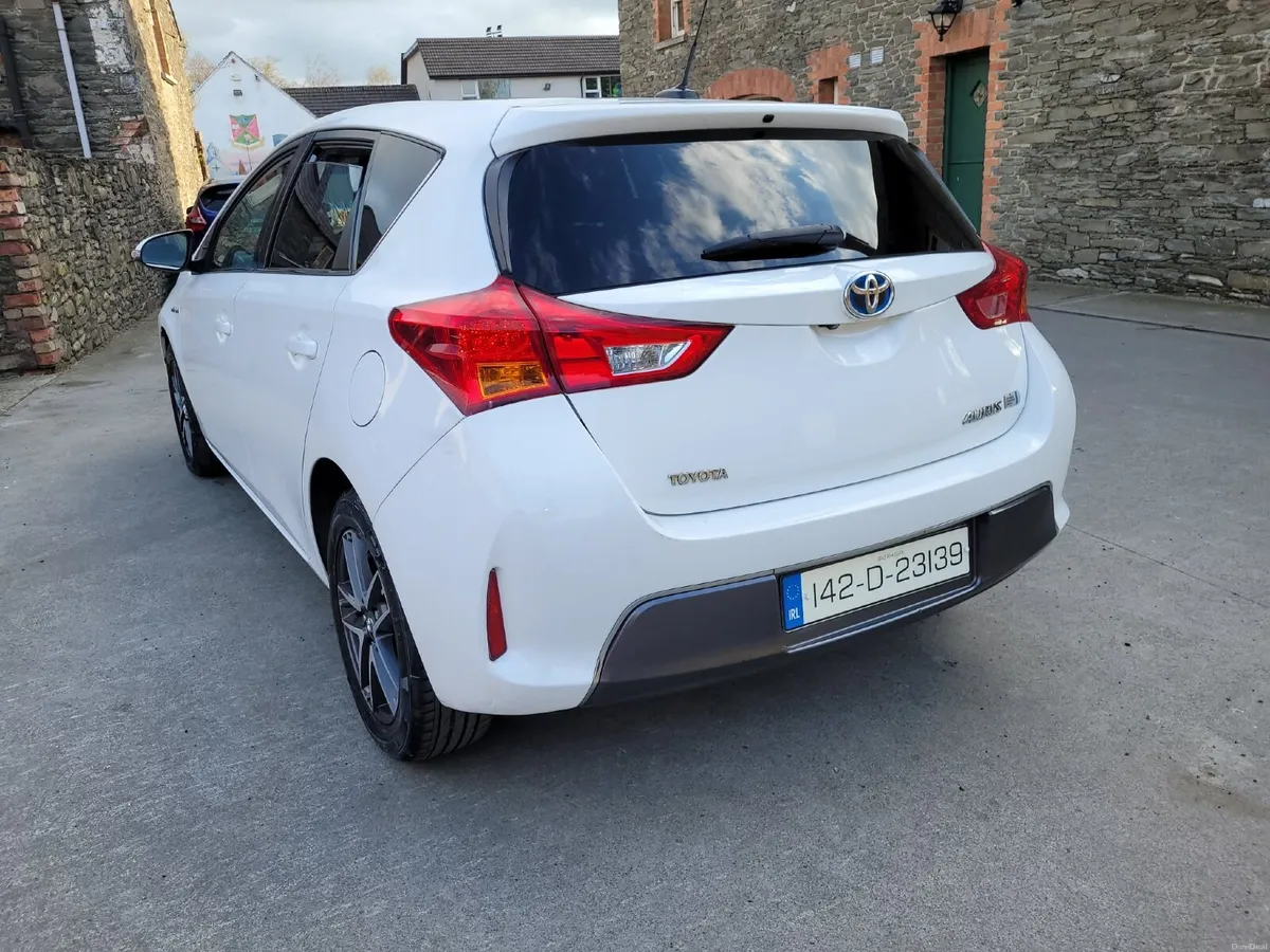 142 Toyota Auris Hybrid *New Nct 3-27 Tax 11-26 - Image 2